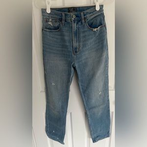 Abercrombie and Fitch Ultra High Rise Mom Jeans. Size 27 (4), Regular.